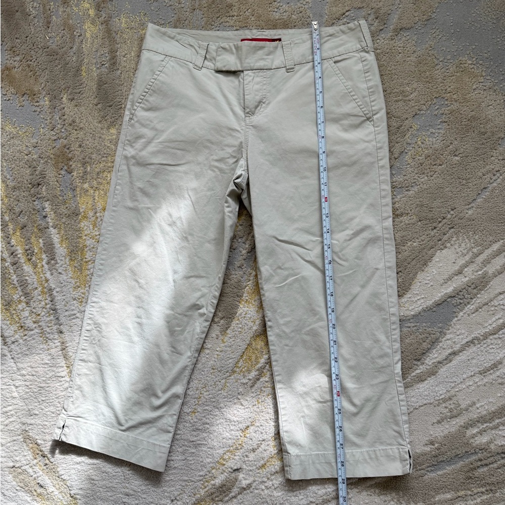 Stylish Women's Beige Capris